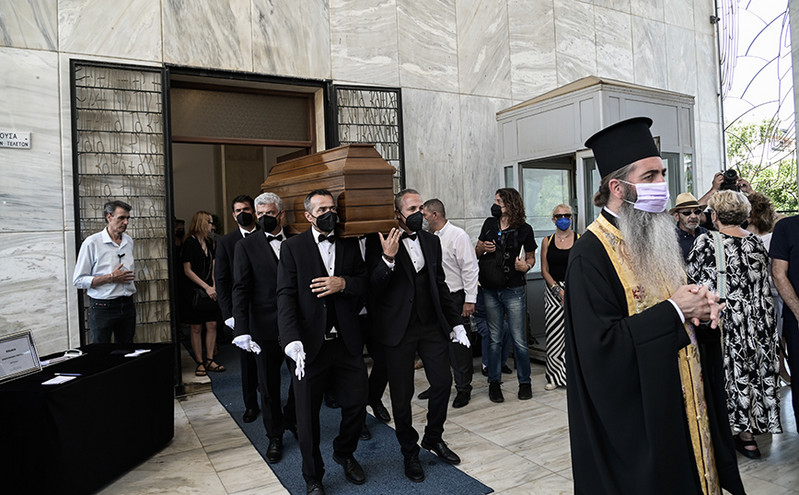 Πλήθος κόσμου στην κηδεία του Κωνσταντίνου Τζούμα