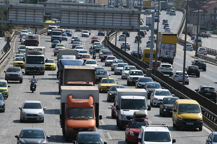 Κίνηση τώρα: Τροχαίο στην Αθηνών – Κορίνθου προκαλεί κυκλοφοριακό κομφούζιο
