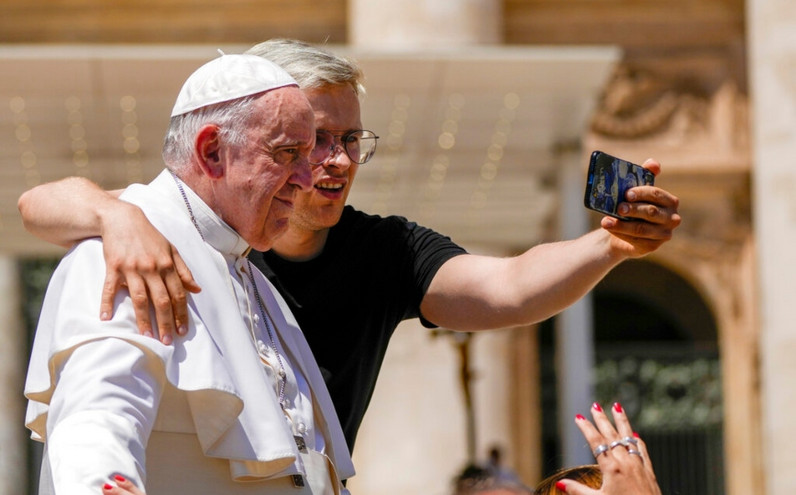 Πάπας Φραγκίσκος: Μίλησε για το μακιγιάζ και τις πλαστικές &#8211; «Οι ρυτίδες μαρτυρούν την εμπειρία μας»