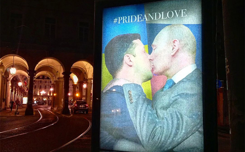 Πούτιν και Ζελένσκι φιλιούνται στο στόμα: Η αφίσα στο Τορίνο για την εβδομάδα Pride