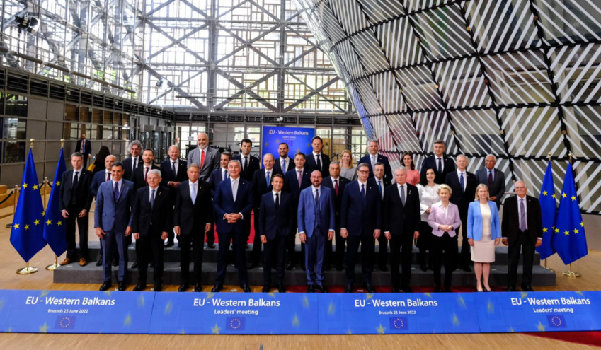 Σύνοδος Κορυφής: «Ναι» στην υποψηφιότητα της Ουκρανίας και της Μολδαβίας για ένταξη στην ΕΕ &#8211; «Ιστορική στιγμή» λέει ο Ζελένσκι