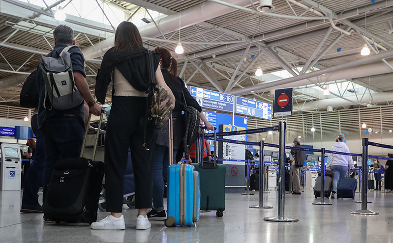 Τουρισμός: Αυξήθηκε κατά 377,7% η επιβατική κίνηση στα ελληνικά αεροδρόμια