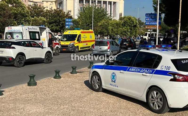 Αιματηρή ληστεία στη Θεσσαλονίκη &#8211; Τον μαχαίρωσαν σε πλατεία για να πάρουν το κινητό του