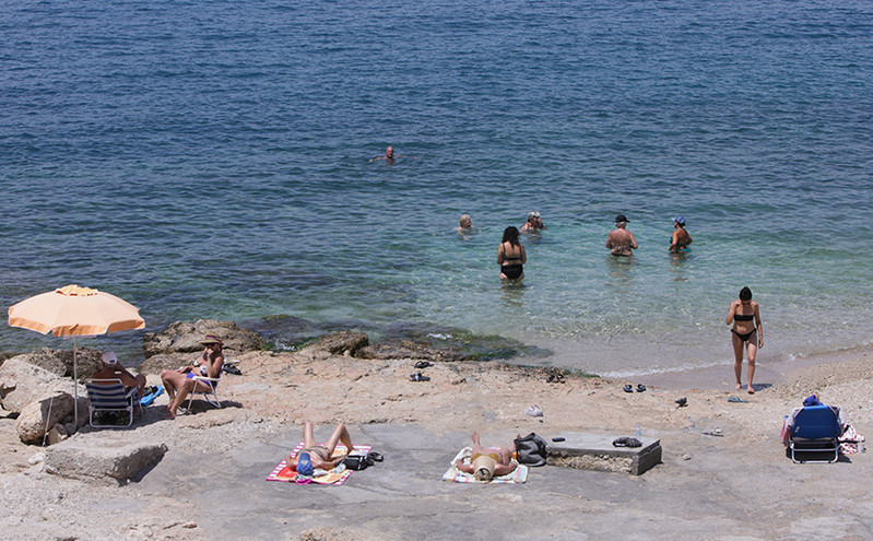 Καιρός: Οι περιοχές της Ελλάδας που φλερτάρουν με 37άρια τις επόμενες ημέρες – Τι αναμένεται στην Αττική