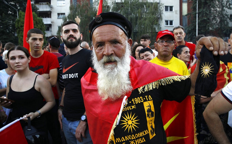 Βόρεια Μακεδονία: Μαζικές διαδηλώσεις στα Σκόπια για την συμφωνία με την Βουλγαρία