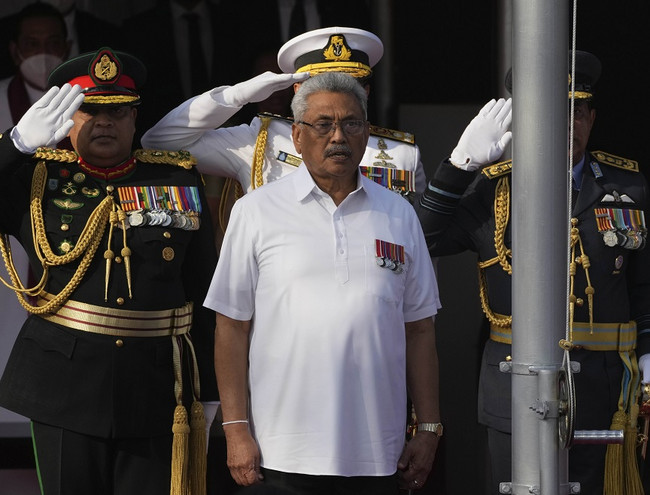 Σρι Λάνκα: Ο πρόεδρος Ρατζαπάκσα εγκατέλειψε τη χώρα με αεροπλάνο