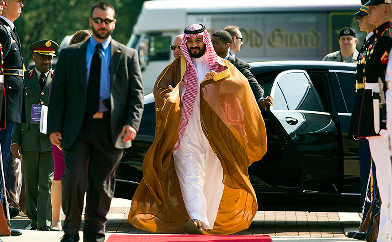 Μοχάμεντ Μπιν Σαλμάν: 300 λιμουζίνες ζήτησε ο διάδοχος της Σαουδικής Αραβίας – Φέρνει δικά του σεντόνια και πιάτα