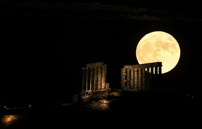 Πανσέληνος Ιουλίου: Εντυπωσιακό το Φεγγάρι του Ελαφιού