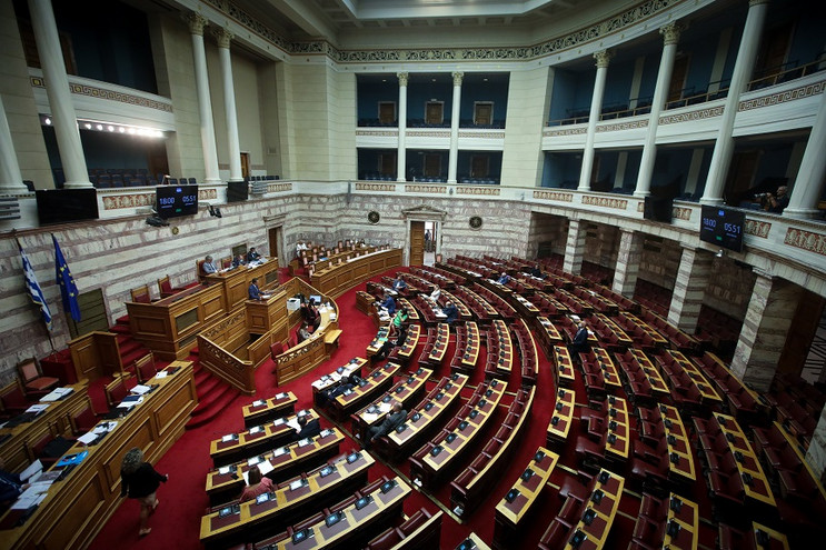 Βουλή: Ψηφίστηκε το νομοσχέδιο για την απλοποίηση της περιβαλλοντικής αδειοδότησης
