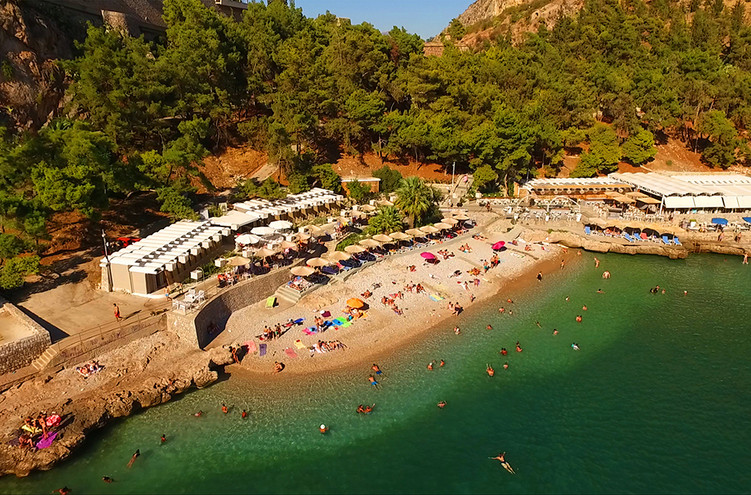 Αρβανιτιά: Η παραλία που δεν περιμένεις να συναντήσεις στο Ναύπλιο