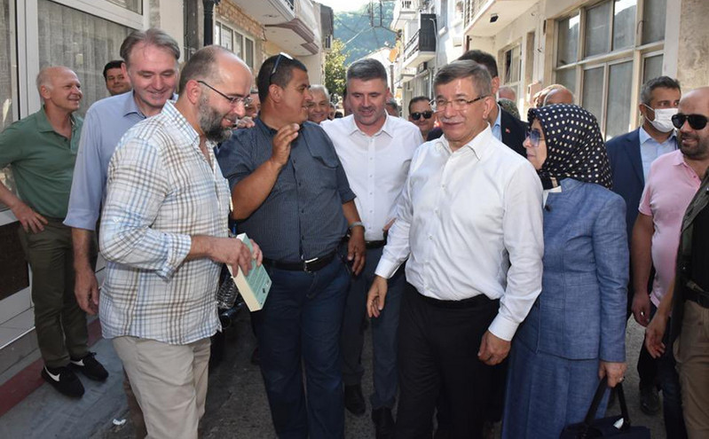 Αχμέτ Νταβούτογλου: Ο πρώην πρωθυπουργός της Τουρκίας πήγε στην Ξάνθη και την Κομοτηνή και είδε «απόγονους του Πορθητή»