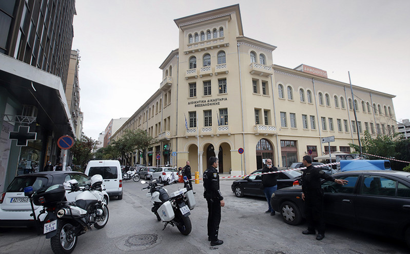 Θεσσαλονίκη: Μπογιές και τρικάκια στα Δικαστήρια