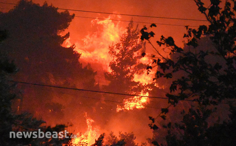 Φωτιά στην Πεντέλη: Νέα ειδοποίηση από το 112 για εκκένωση των ανατολικών περιοχών του Γέρακα προς Αγία Παρασκευή