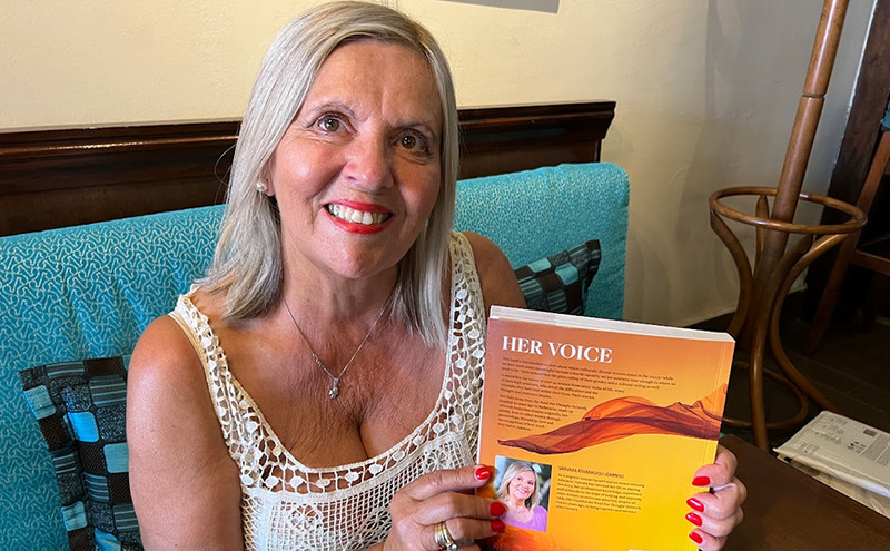 Η Ελληνίδα από την Αυστραλία που δίνει «φωνή» σε 42 γυναίκες