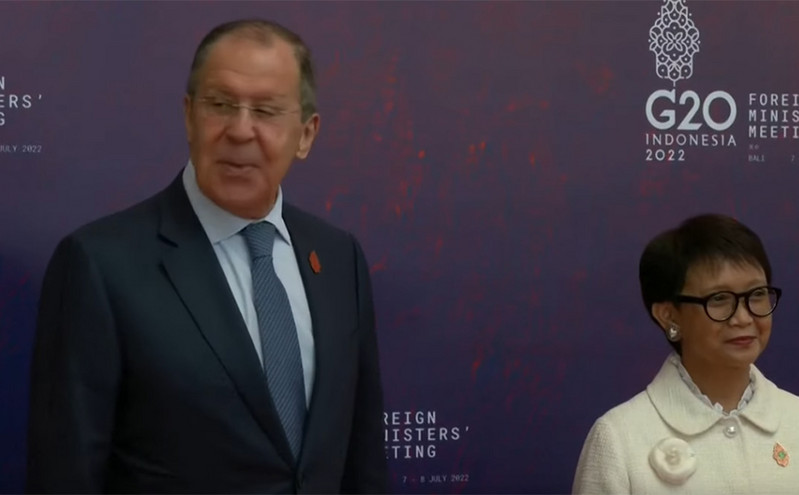 «Γιατί ξεκινήσατε τον πόλεμο;» φωνάζει κάποιος στον Λαβρόφ στη G20 – Δείτε το βίντεο