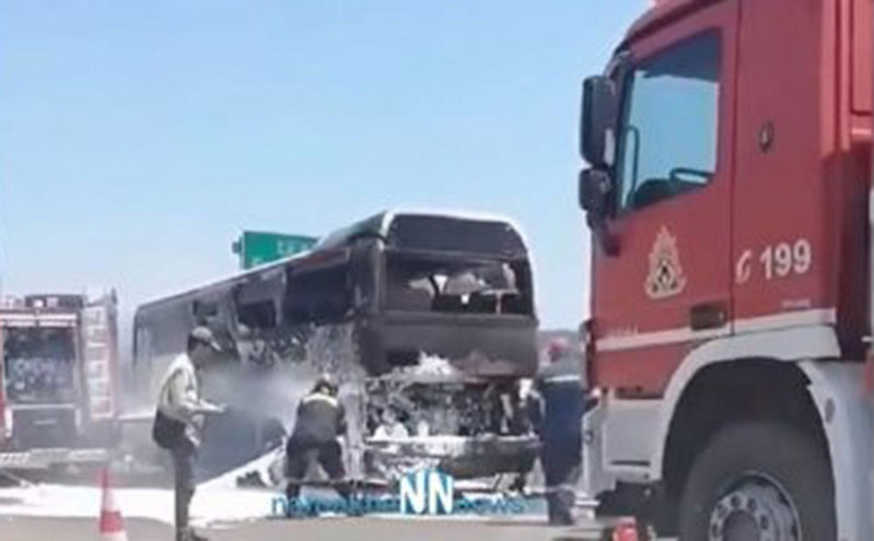 Μεσολόγγι: Λεωφορείο πήρε φωτιά στην Ιόνια οδό &#8211; Δείτε βίντεο