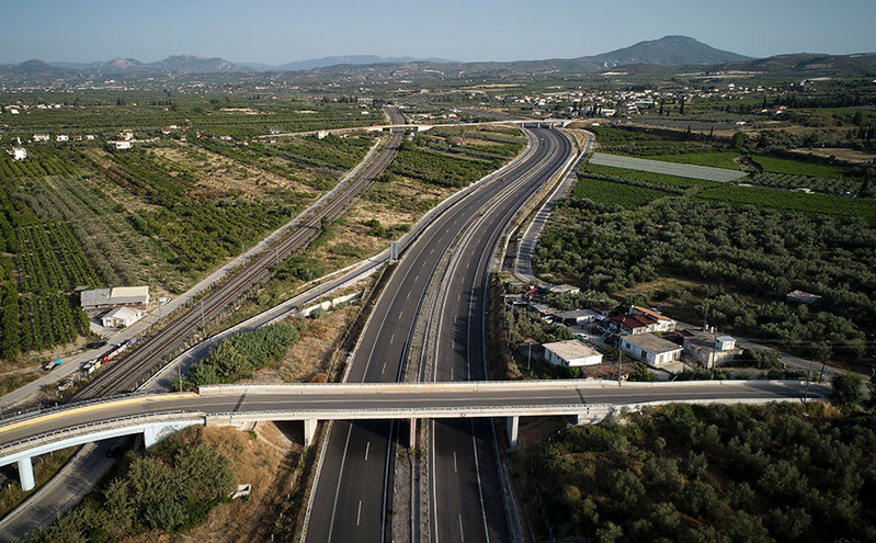Μέσω αμφιδρόμησης του ρεύματος κυκλοφορίας συνεχίζεται η κίνηση σε τμήμα του αυτοκινητόδρομου Πατρών-Αθηνών