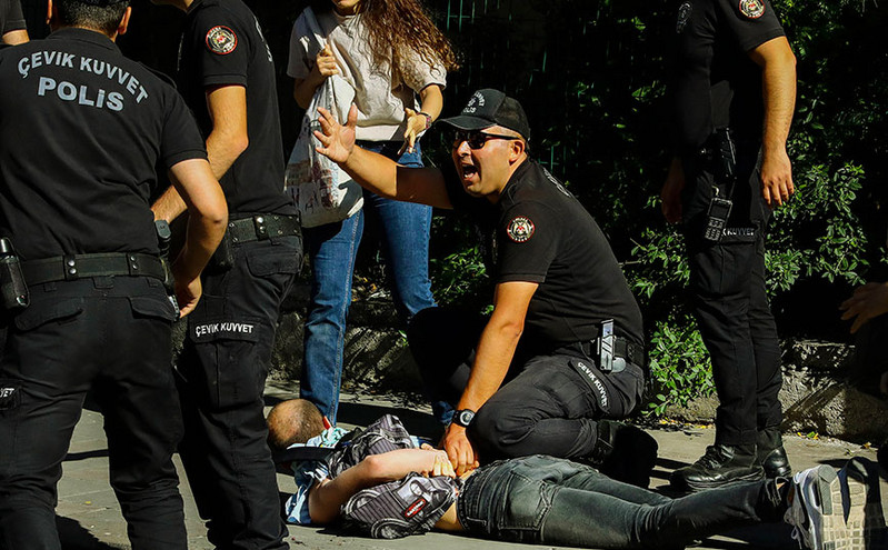 Τουρκία: Η αστυνομία έριξε δακρυγόνα σε πορεία ΛΟΑΤΚΙ+ στην Άγκυρα – 36 συλλήψεις