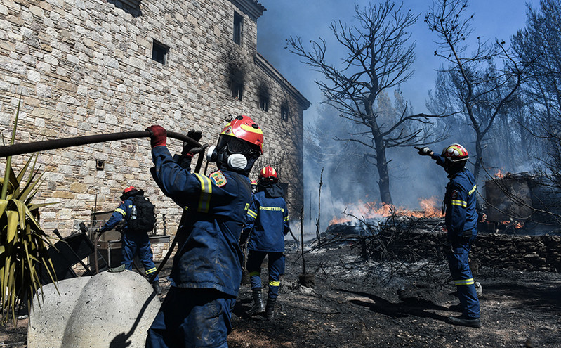 Φωτιά στην Πεντέλη: Προσωρινή φιλοξενία όσων αναγκάστηκαν να φύγουν από τα σπίτια τους &#8211; Πού μπορούν να απευθυνθούν