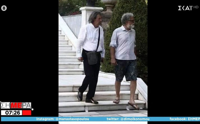 Προεδρικό Μέγαρο: Αντιδράσεις για τον καλεσμένο που πήγε με σαγιονάρες