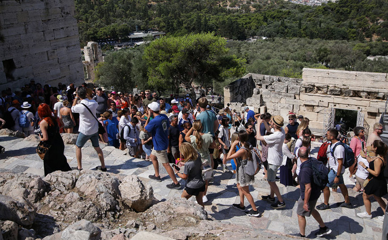 Στα ύψη ο τουρισμός: 4,4 εκατ. οι τουρίστες που ήρθαν στην Ελλάδα το πρώτο πεντάμηνο του 2022