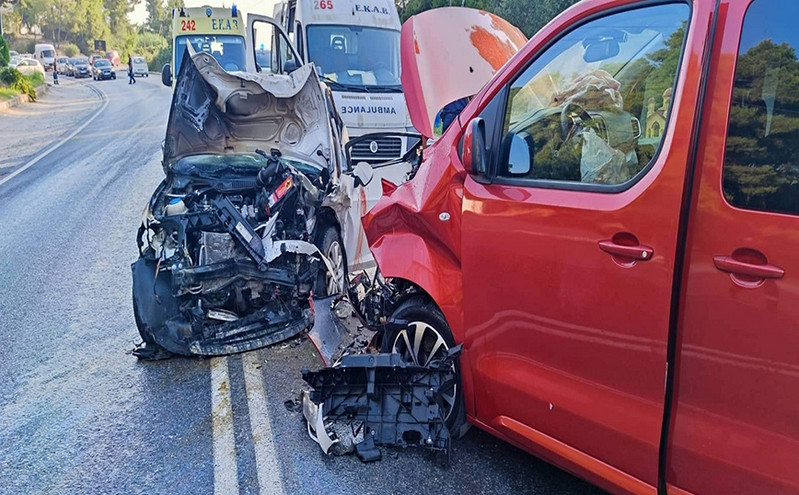 Φωτογραφίες – σοκ από τροχαίο δυστύχημα στη Χαλκιδική: Ένας νεκρός και επτά τραυματίες