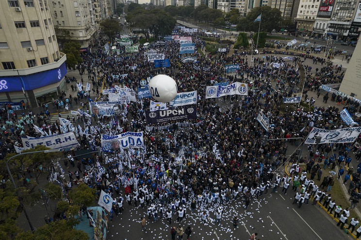 Αργεντινή: Χιλιάδες διαδηλωτές ζητούν αυξήσεις μισθών και μέτρα για την καταπολέμηση του πληθωρισμού