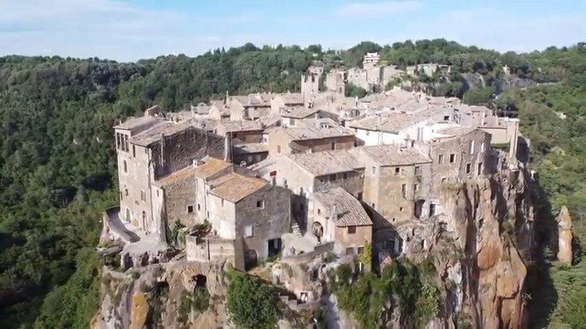 Ιταλία: Τα λεφτά της ΕΕ για τη μετά – κορονοϊού εποχή δίνουν ζωή σε ξεχασμένα χωριά