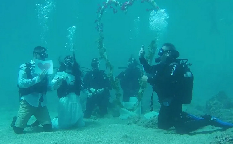 Αλόννησος: Έγινε ο πρώτος υποβρύχιος πολιτικός γάμος &#8211; Δείτε βίντεο