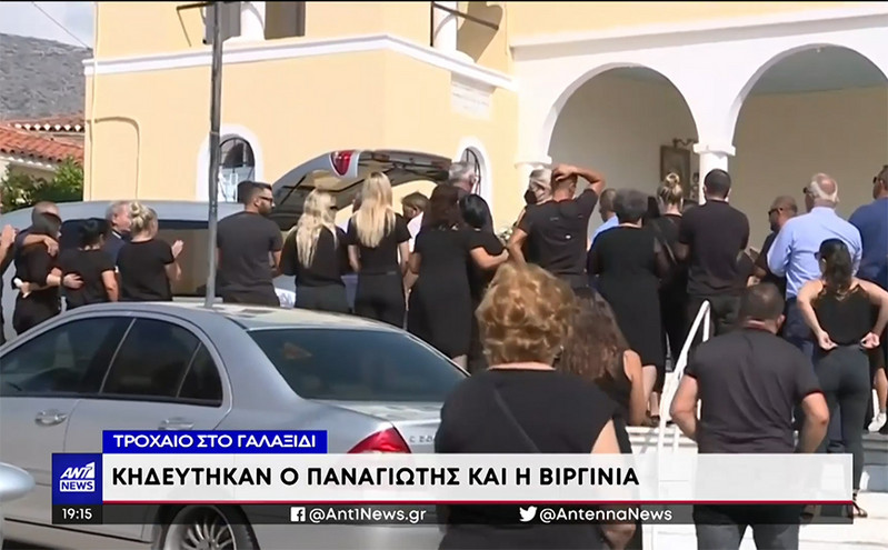 Γαλαξίδι: Ράγισαν καρδιές στην κηδεία των παιδιών που σκοτώθηκαν σε τροχαίο