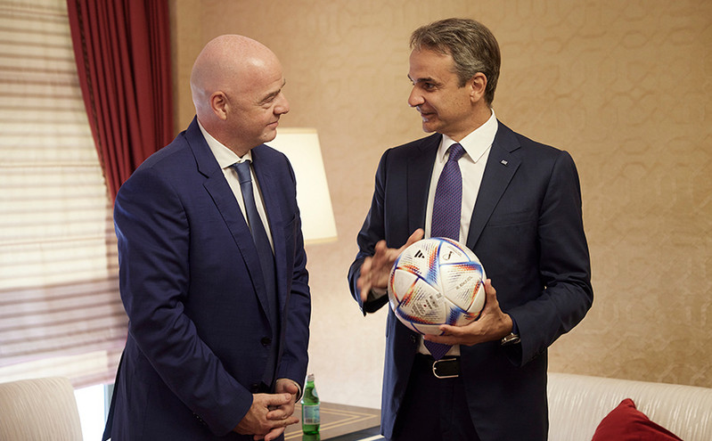 Τετ α τετ Μητσοτάκη με τον πρόεδρο της FIFA στο Κατάρ ενόψει του Μουντιάλ