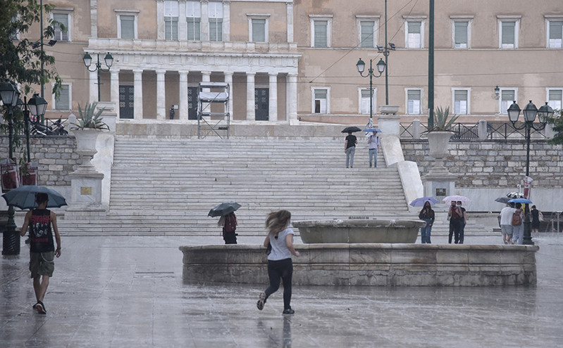 Καιρός: Η χθεσινή καταιγίδα στην Αττική από την κάμερα του Αστεροσκοπείου &#8211; Στο Τατόι η περισσότερη βροχή