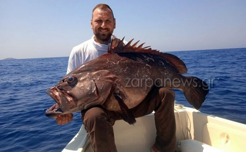 Ψάρι 42 κιλών έπιασαν δύο φίλοι στα Χανιά – Δείτε φωτογραφίες
