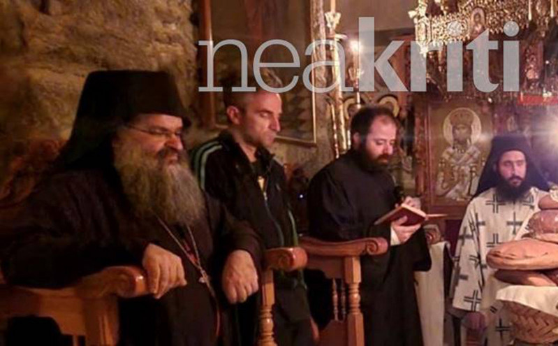 Άρης Σερβετάλης: Σε εκκλησία της Κρήτης ο ηθοποιός &#8211; Μεταβαίνει κάθε απόγευμα στις εσπερινές λειτουργίες
