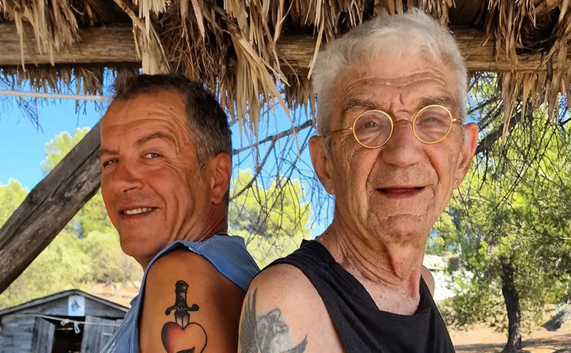 Σταύρος Θεοδωράκης: Πόζαρε με τον Γιάννη Μπουτάρη και έδειξαν τα τατουάζ τους