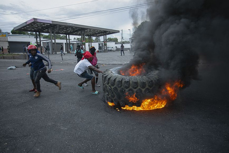 Αϊτή: Ταραχές σε διάφορες πόλεις λόγω της αύξησης στην τιμή των καυσίμων