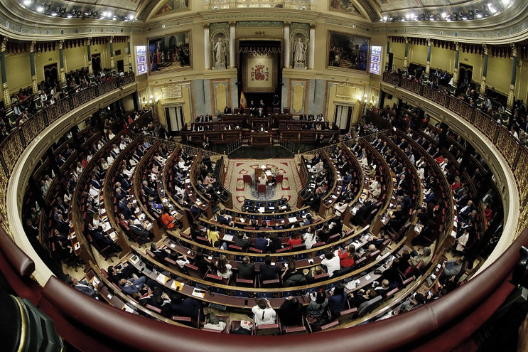 Ισπανία: Θύελλα αντιδράσεων καθώς η Βουλή θα δώσει 1,2 εκατ. ευρώ για νέα κινητά και ταμπλέτες για τους βουλευτές