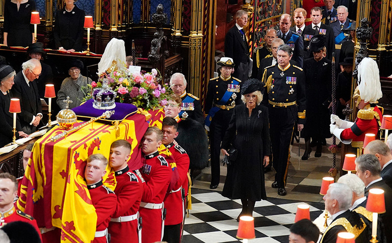 Βασίλισσα Ελισάβετ: Περίπου 250.000 άνθρωποι προσκύνησαν το φέρετρό της