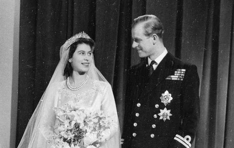 Βασίλισσα Ελισάβετ και πρίγκιπας Φίλιππος για πάντα πλάι πλάι: Η ζωή της μέσα από ένα βίντεο που δημοσίευσε το παλάτι