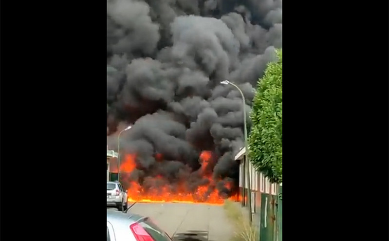 Ιταλία: Μεγάλη φωτιά σε εταιρεία έξω από το Μιλάνο – Έξι τραυματίες, οι δύο σοβαρά