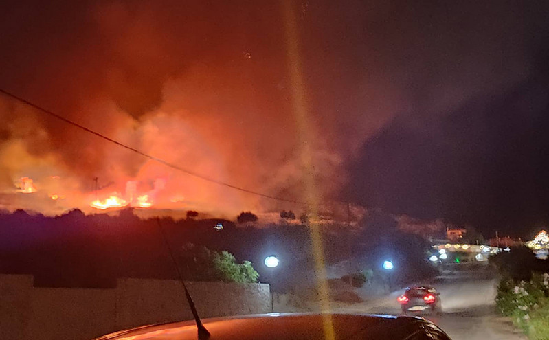 Μεγάλη φωτιά τώρα στην Κεφαλονιά