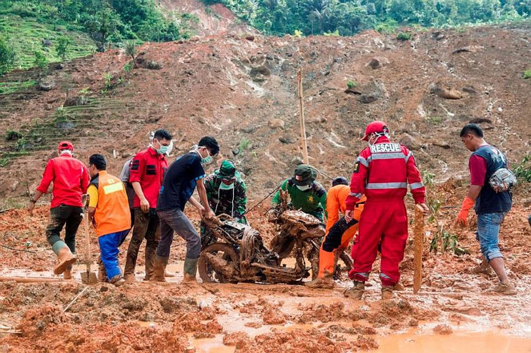 Ινδονησία: Χρυσωρυχείο θάφτηκε από κατολίσθηση &#8211; Πληροφορίες για 20 εγκλωβισμένους