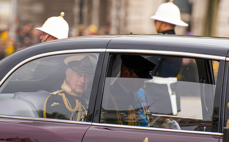 Κηδεία Βασίλισσας Ελισάβετ: Στο Αβαείο του Ουεστμίνστερ τα μέλη της βασιλικής οικογένειας