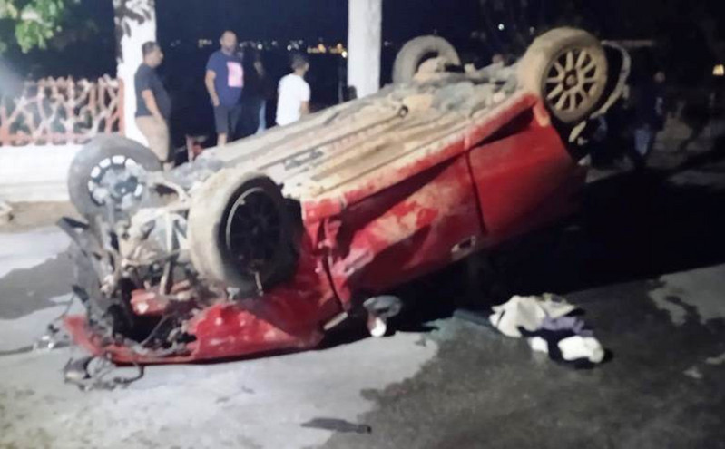 Τροχαίο στην Κρήτη: Αυτοκίνητο κατέληξε αναποδογυρισμένο στον δρόμο