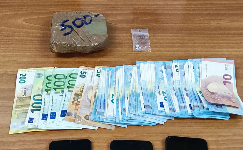 Έκαναν «χρυσές» δουλειές σε Αττική και Κέρκυρα: Διπλή σύλληψη διακινητών κοκαΐνης στη Γλυφάδα