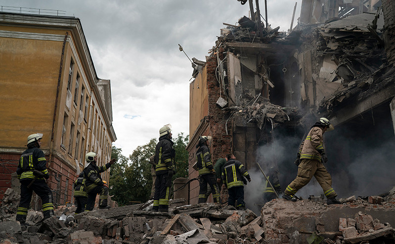 Πόλεμος στην Ουκρανία: Ρωσικοί βομβαρδισμοί στην πόλη Ζαπορίζια, «τουλάχιστον δύο νεκροί»