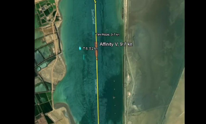 Γιγάντιο δεξαμενόπλοιο προσάραξε και έκλεισε τη Διώρυγα του Σουέζ για 20 λεπτά προτού απεγκλωβιστεί