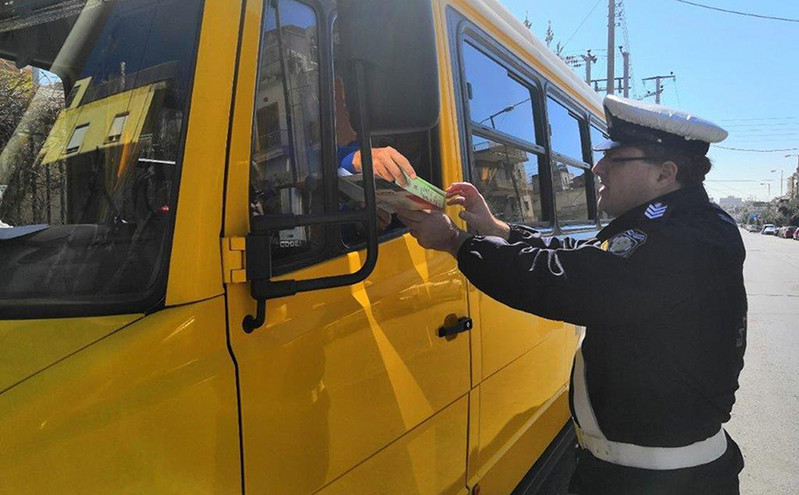 Οδηγός σχολικού λεωφορείου χωρίς δίπλωμα μετέφερε 40 μαθητές στα Καλύβια