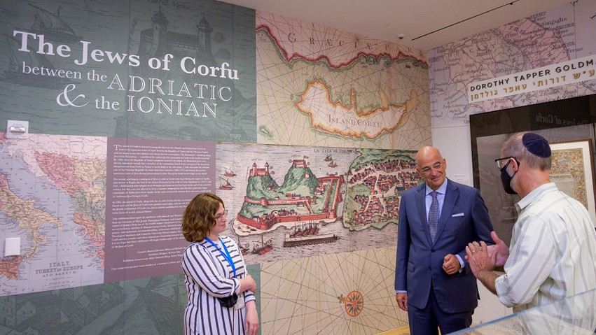 Νίκος Δένδιας: Επισκέφθηκε την έκθεση του Coloumbia «Οι Εβραίοι της Κέρκυρας: Μεταξύ Αδριατικής και Ιονίου»