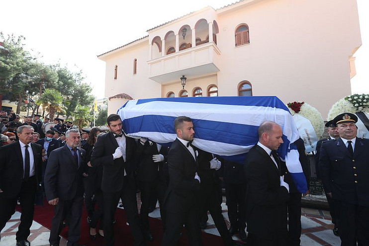 Αλέξανδρος Νικολαΐδης: Ράγισαν καρδιές στην κηδεία του &#8211; Ξέσπασαν σε κλάματα συγγενείς και φίλοι
